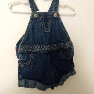 OshKosh B'gosh Blue Denim Overalls Size is  9 Months